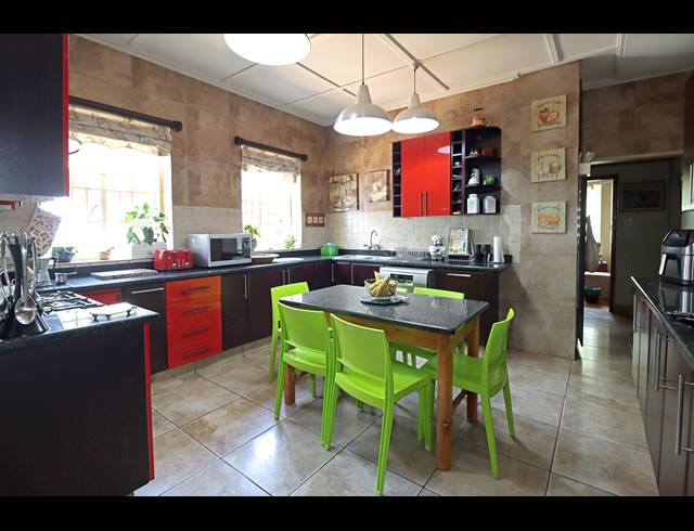 5 BEDROOM FREEHOLD FOR SALE IN LINKSFIELD
